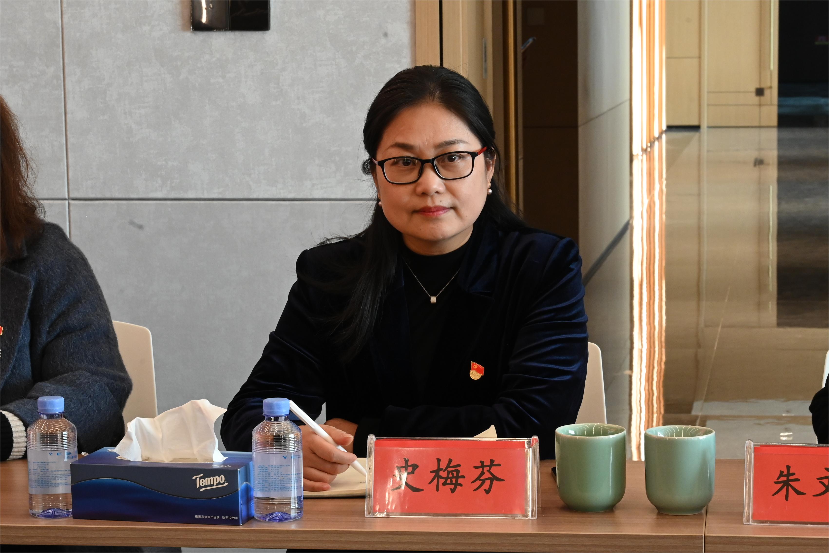 傲雪寒梅自芳香，长期开放谱新章——记XPJ官网股份采供部高级部长史梅芬